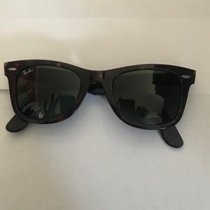 RAY BANS: WAYFARER
